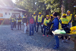 Il raduno dei volontari presso il Lago Piccolo