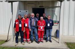 Foto di gruppo di Croce rossa e Protezione Civile della Città metropolitana di Torino