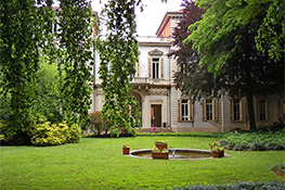 Giardino di Palazzo Cisterna in estate (1)